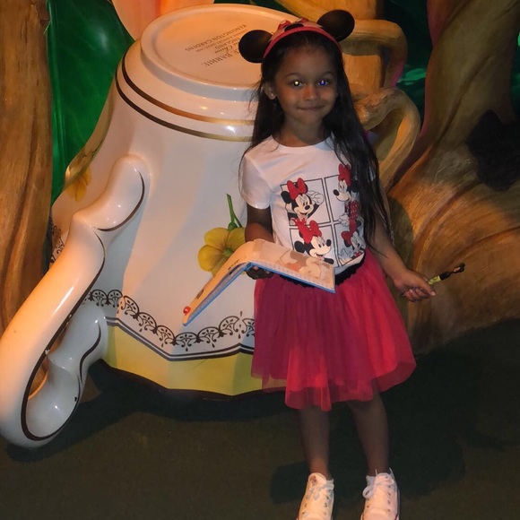 Girls Minnie Mouse shirt and red tool skirt set. - Picture 5 of 8